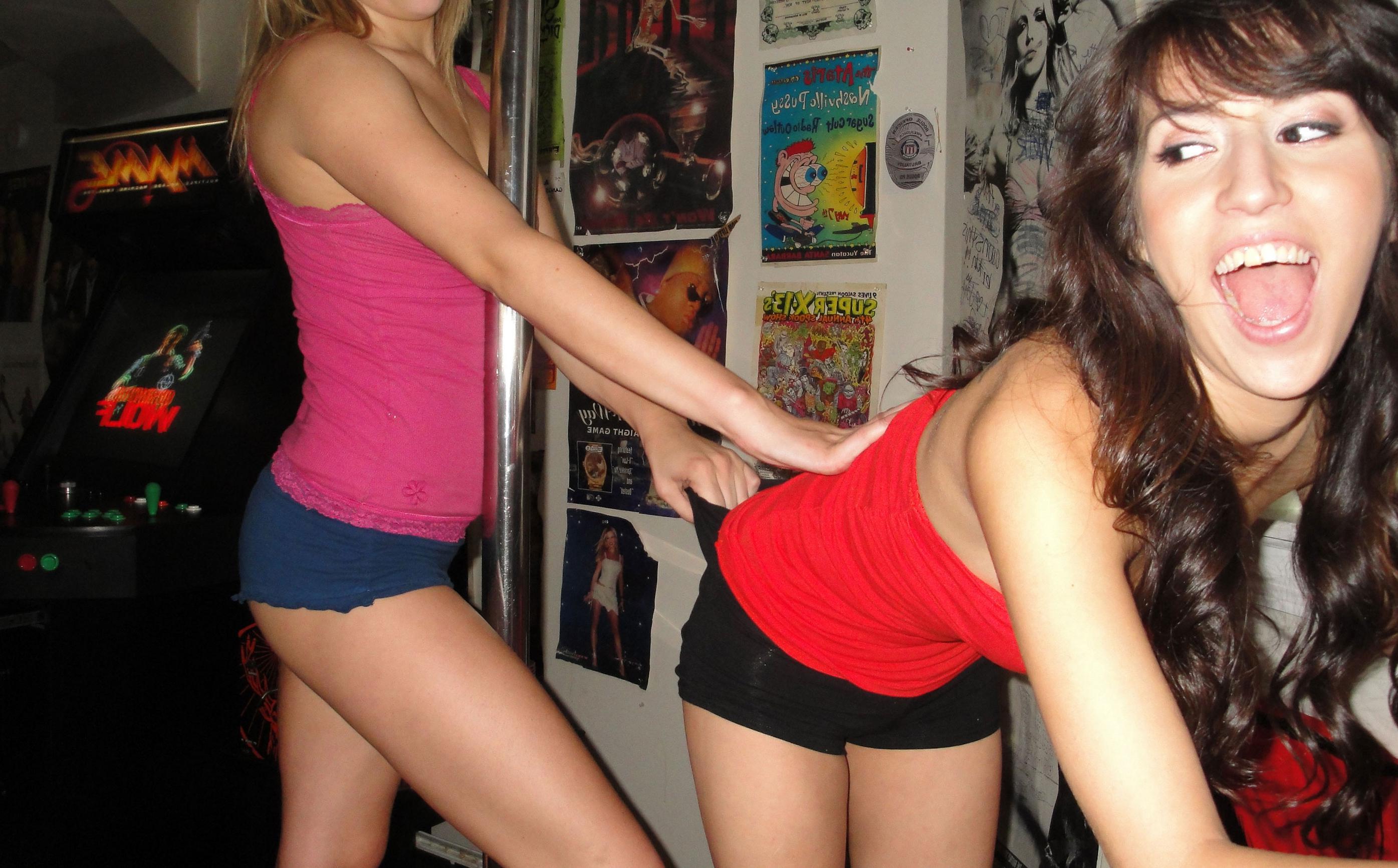 nude upskirts pics